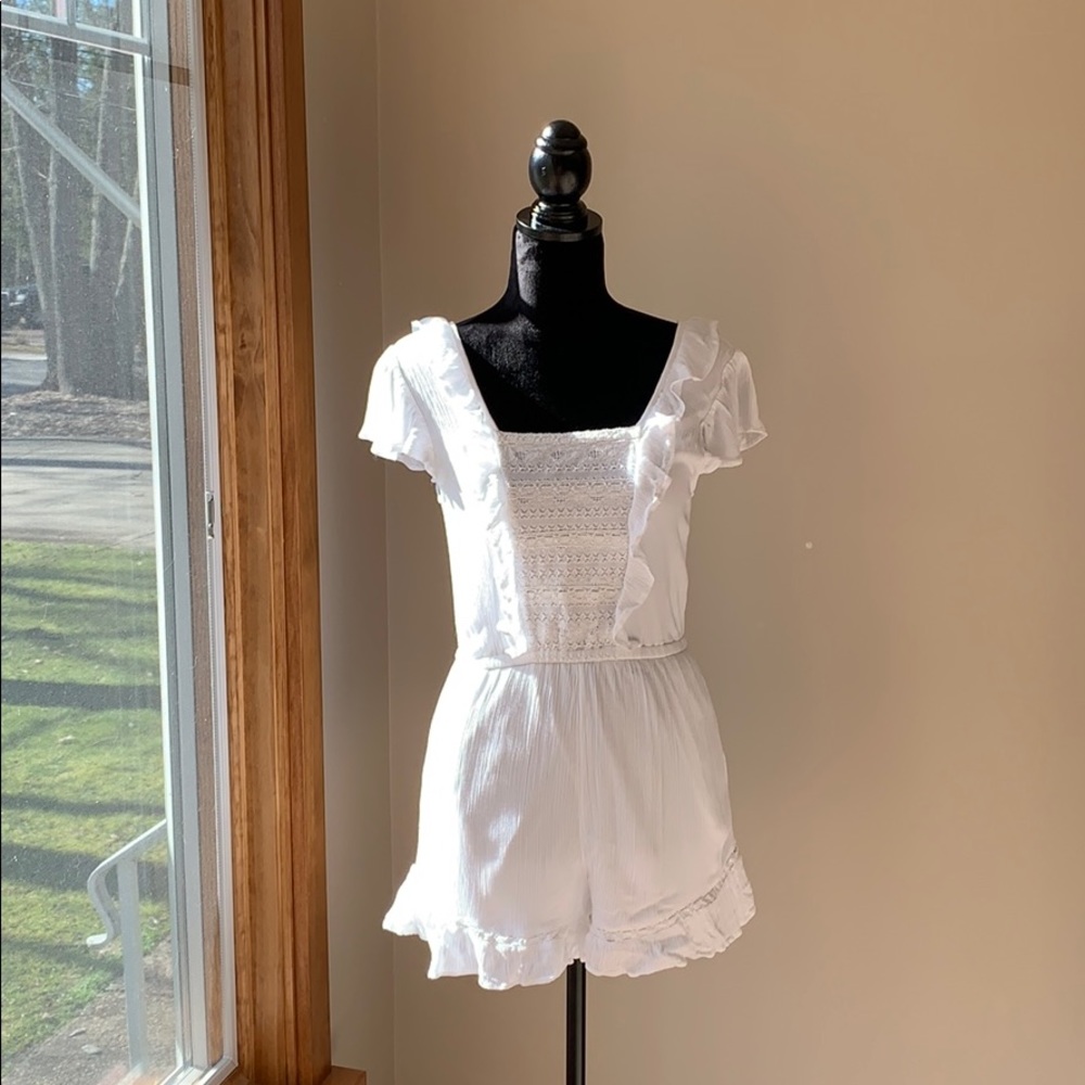 Women’s American Eagle White Ruffle Romper.